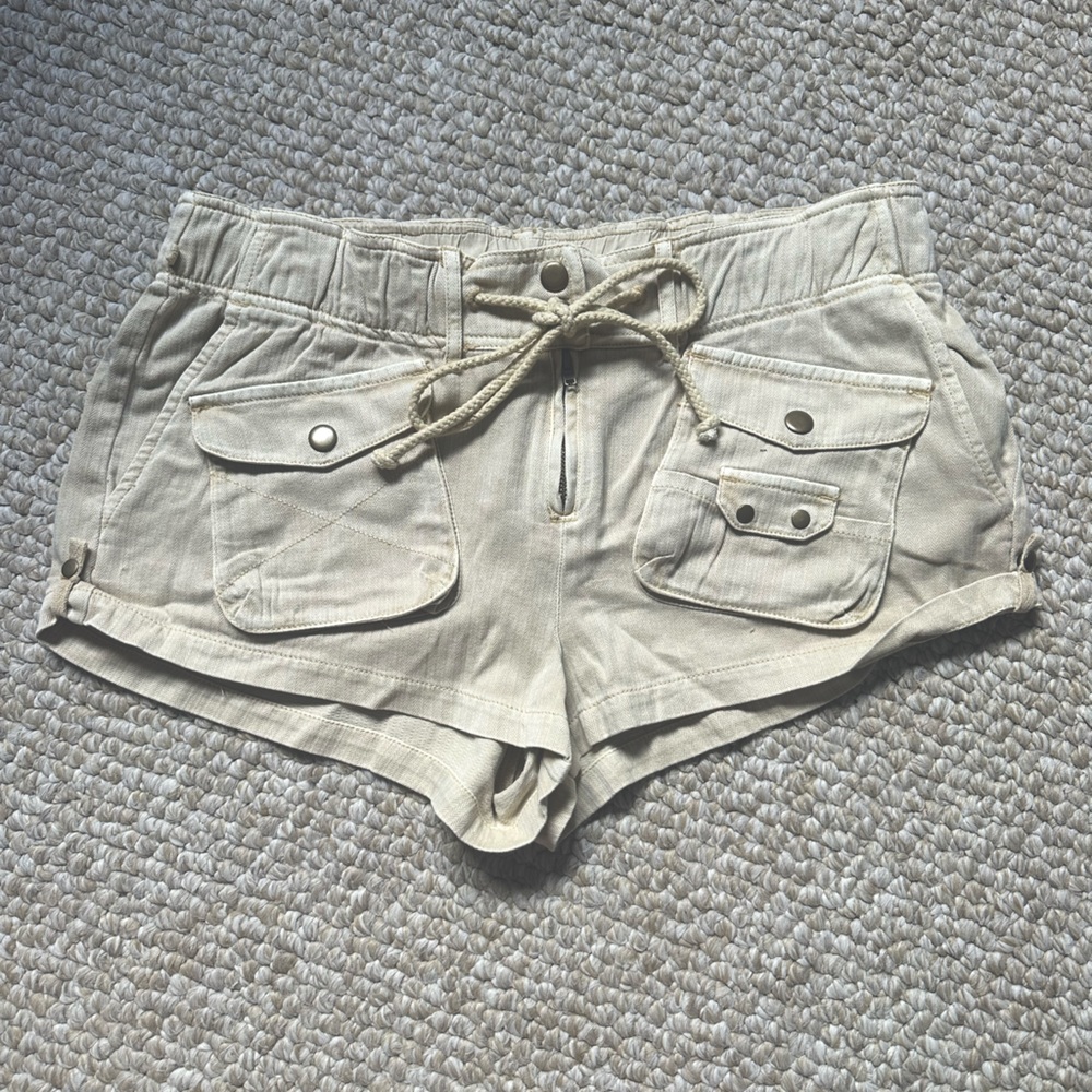 NWT Free People shorts in khaki color size Medium